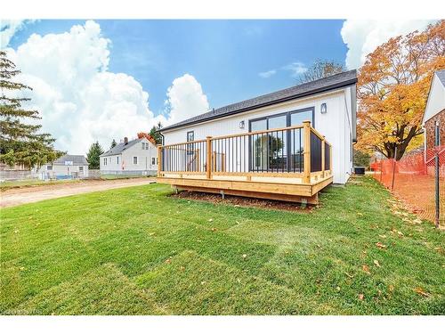 1051 Pelham Street, Fonthill, ON - Outdoor With Deck Patio Veranda