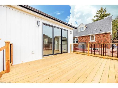 1051 Pelham Street, Fonthill, ON - Outdoor With Deck Patio Veranda With Exterior