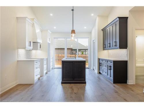 1051 Pelham Street, Fonthill, ON - Indoor Photo Showing Kitchen