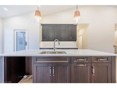 1051 Pelham Street, Fonthill, ON - Indoor Photo Showing Kitchen