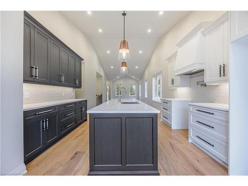 1051 Pelham Street, Fonthill, ON - Indoor Photo Showing Kitchen