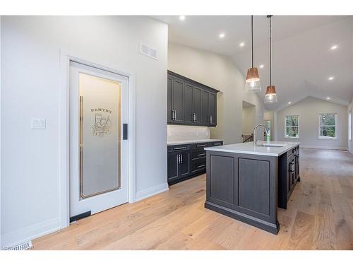 1051 Pelham Street, Fonthill, ON - Indoor Photo Showing Kitchen