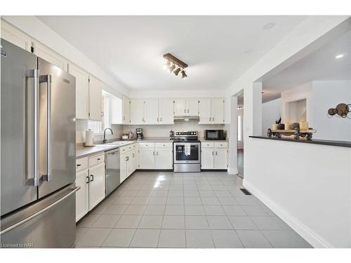 9 Culligan Crescent, Thorold, ON - Indoor Photo Showing Kitchen