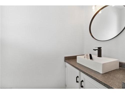 9 Culligan Crescent, Thorold, ON - Indoor Photo Showing Bathroom