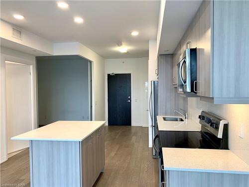 504-7711 Green Vista Gate, Niagara Falls, ON - Indoor Photo Showing Kitchen With Upgraded Kitchen