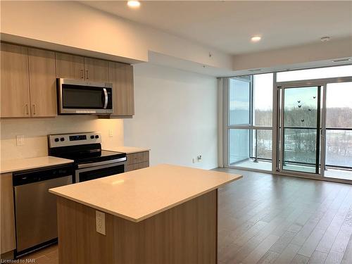 504-7711 Green Vista Gate, Niagara Falls, ON - Indoor Photo Showing Kitchen