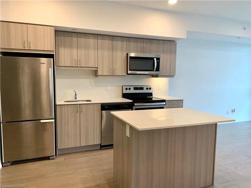 504-7711 Green Vista Gate, Niagara Falls, ON - Indoor Photo Showing Kitchen