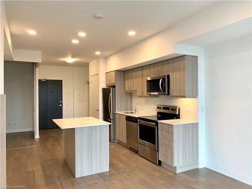 504-7711 Green Vista Gate, Niagara Falls, ON - Indoor Photo Showing Kitchen