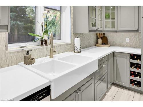 23 Pinewood Avenue, Grimsby, ON - Indoor Photo Showing Kitchen With Double Sink