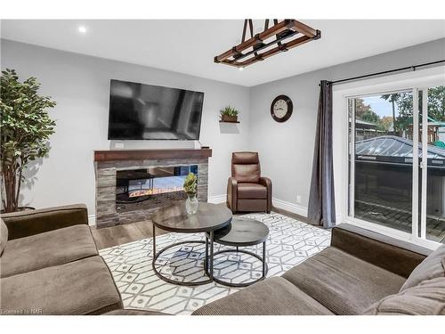 23 Pinewood Avenue, Grimsby, ON - Indoor Photo Showing Living Room With Fireplace