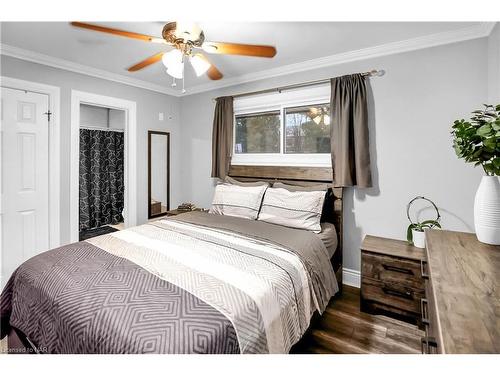 23 Pinewood Avenue, Grimsby, ON - Indoor Photo Showing Bedroom