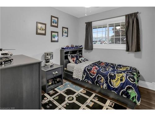 23 Pinewood Avenue, Grimsby, ON - Indoor Photo Showing Bedroom