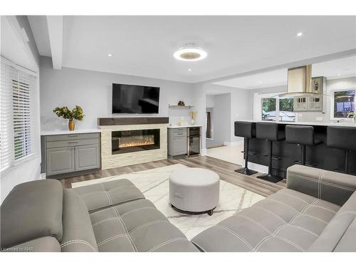 23 Pinewood Avenue, Grimsby, ON - Indoor Photo Showing Living Room With Fireplace