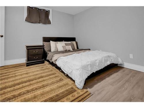 23 Pinewood Avenue, Grimsby, ON - Indoor Photo Showing Bedroom