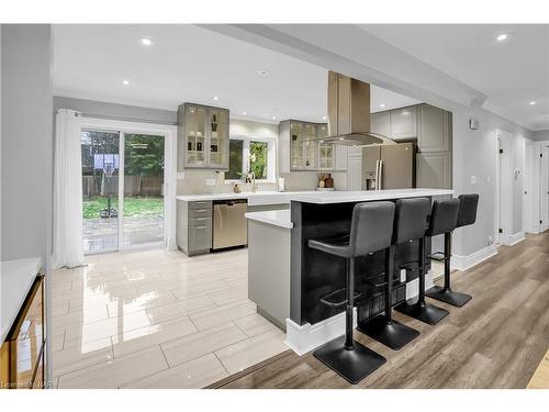 23 Pinewood Avenue, Grimsby, ON - Indoor Photo Showing Kitchen With Upgraded Kitchen