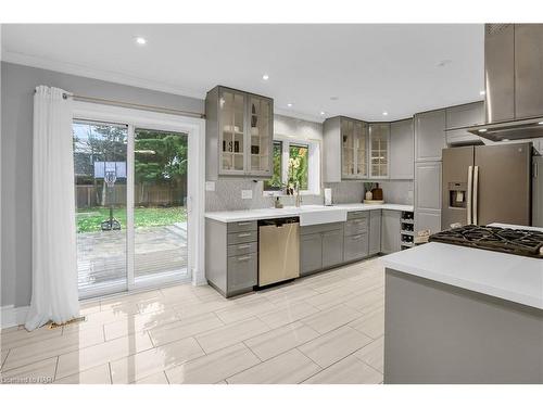 23 Pinewood Avenue, Grimsby, ON - Indoor Photo Showing Kitchen