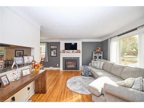 6963 Garden Street, Niagara Falls, ON - Indoor Photo Showing Living Room With Fireplace