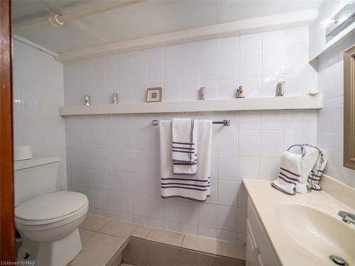 53 Oak Street, Port Colborne, ON - Indoor Photo Showing Bathroom