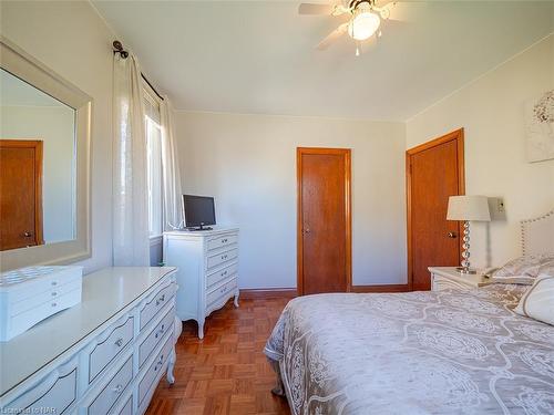 53 Oak Street, Port Colborne, ON - Indoor Photo Showing Bedroom