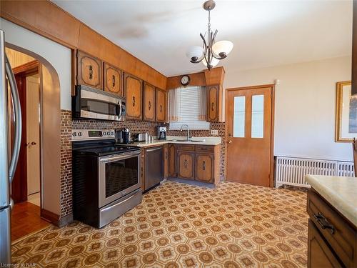 53 Oak Street, Port Colborne, ON - Indoor Photo Showing Kitchen