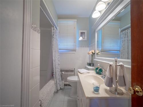 53 Oak Street, Port Colborne, ON - Indoor Photo Showing Bathroom