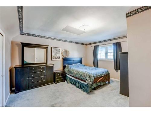 2 Lincoln Avenue, St. Catharines, ON - Indoor Photo Showing Bedroom