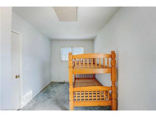 2 Lincoln Avenue, St. Catharines, ON - Indoor Photo Showing Other Room