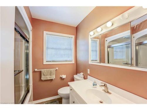 2 Lincoln Avenue, St. Catharines, ON - Indoor Photo Showing Bathroom