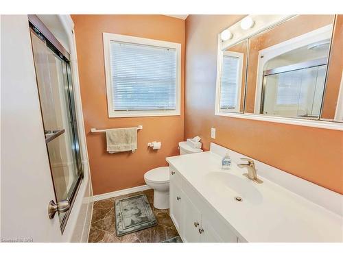 2 Lincoln Avenue, St. Catharines, ON - Indoor Photo Showing Bathroom