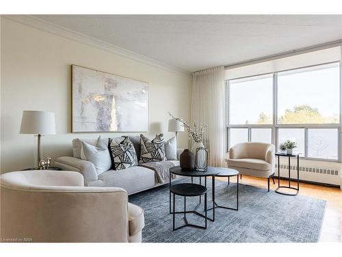 306-15 Towering Heights Boulevard, St. Catharines, ON - Indoor Photo Showing Living Room