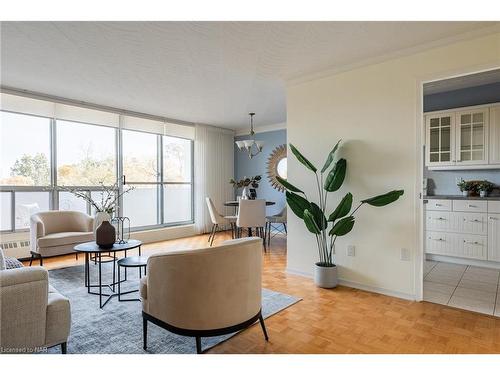 306-15 Towering Heights Boulevard, St. Catharines, ON - Indoor Photo Showing Living Room