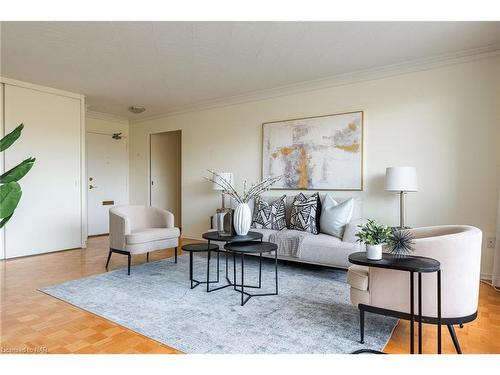 306-15 Towering Heights Boulevard, St. Catharines, ON - Indoor Photo Showing Living Room