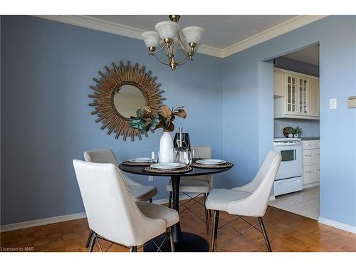 306-15 Towering Heights Boulevard, St. Catharines, ON - Indoor Photo Showing Dining Room