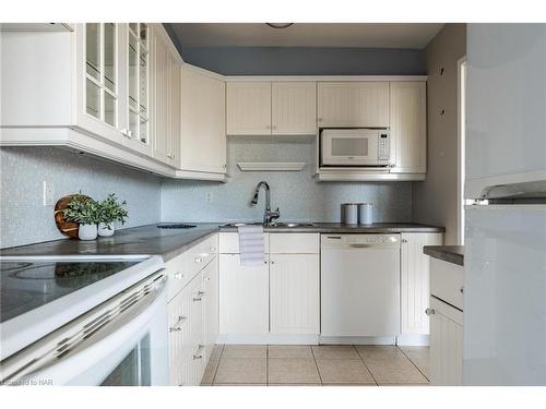 306-15 Towering Heights Boulevard, St. Catharines, ON - Indoor Photo Showing Kitchen