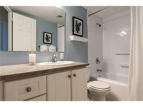 306-15 Towering Heights Boulevard, St. Catharines, ON - Indoor Photo Showing Bathroom