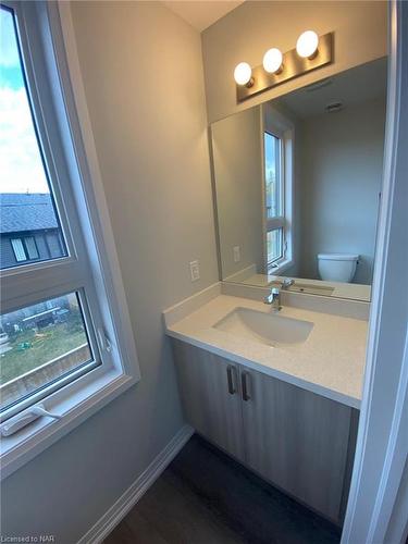 28-6705 Cropp Street, Niagara Falls, ON - Indoor Photo Showing Bathroom