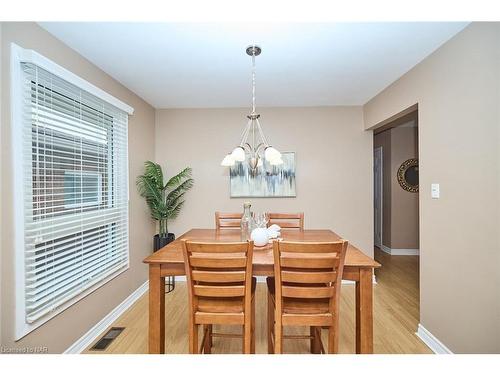 6931 Casey Street, Niagara Falls, ON - Indoor Photo Showing Dining Room