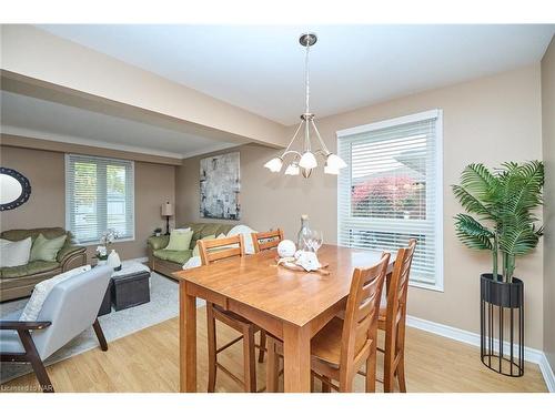 6931 Casey Street, Niagara Falls, ON - Indoor Photo Showing Dining Room