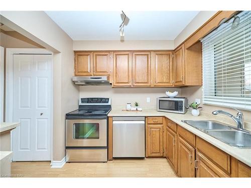 6931 Casey Street, Niagara Falls, ON - Indoor Photo Showing Kitchen With Double Sink