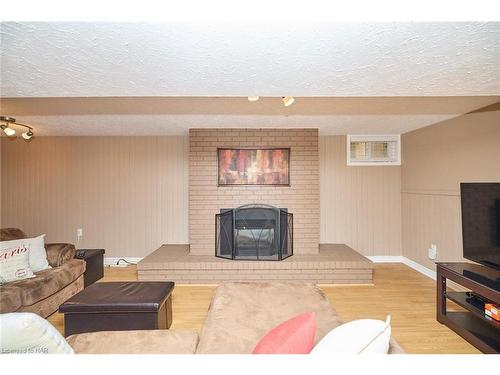 6931 Casey Street, Niagara Falls, ON - Indoor Photo Showing Living Room With Fireplace