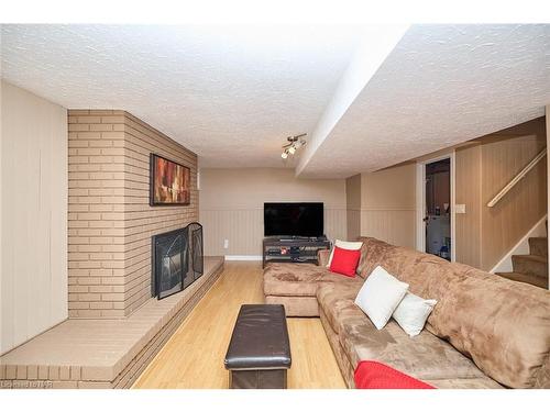 6931 Casey Street, Niagara Falls, ON - Indoor Photo Showing Living Room With Fireplace