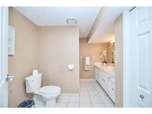 6931 Casey Street, Niagara Falls, ON - Indoor Photo Showing Bathroom