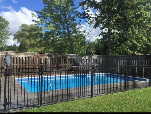 6931 Casey Street, Niagara Falls, ON - Outdoor With In Ground Pool