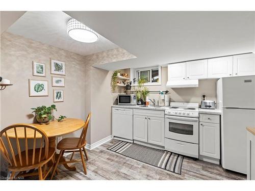 74 Marmora Street, St. Catharines, ON - Indoor Photo Showing Kitchen