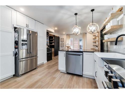 252 Emerick Avenue, Fort Erie, ON - Indoor Photo Showing Kitchen With Upgraded Kitchen