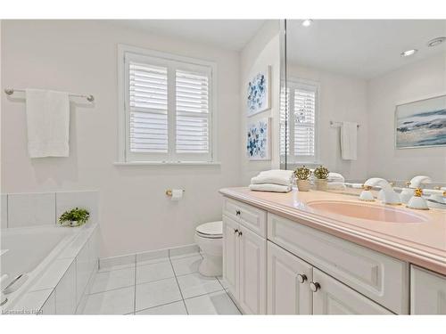 12 Broderick Avenue, Thorold, ON - Indoor Photo Showing Bathroom