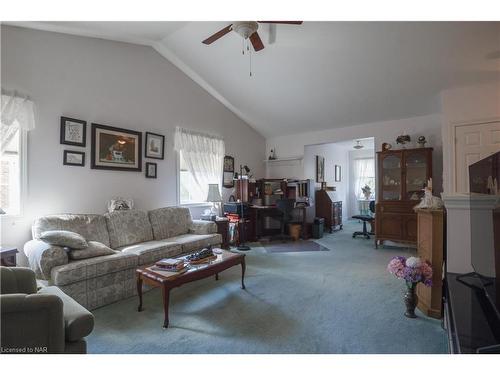 23 Portal Drive, Port Colborne, ON - Indoor Photo Showing Living Room