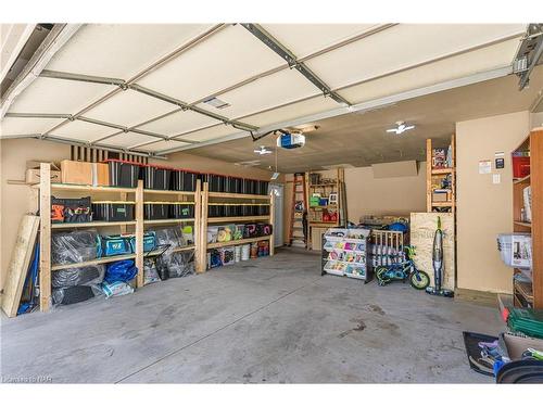 7020 St Michael Avenue, Niagara Falls, ON - Indoor Photo Showing Garage