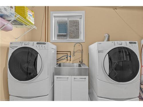 7020 St Michael Avenue, Niagara Falls, ON - Indoor Photo Showing Laundry Room