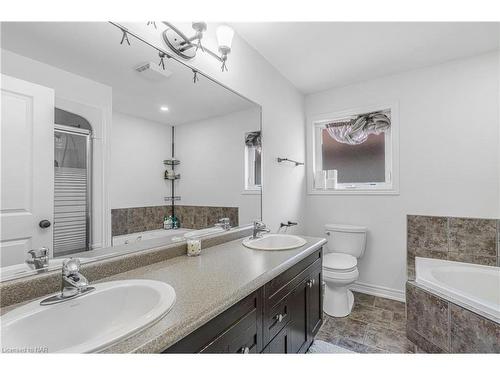 7020 St Michael Avenue, Niagara Falls, ON - Indoor Photo Showing Bathroom